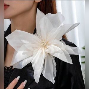 ✨NEW Elegant White Floral Brooch